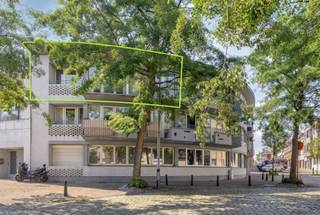 <p><span>Gerenoveerd appartement centrum Halle</span></p><p><span>Indeling: op het 2de verdiep (geen lift): inkomhal met vestiaire, woonkamer met open keuken (kookplaat en frigo aanwezig).</span></p><p><span>Badkamer, 2 slaapkamers en terras.</span></p><p><span>2 private kelders inbegrepen.</span></p><p><span>In het centrum van Halle met verschillende parkeermogelijkheden.</span></p><p><span>Momenteel verhuurd.</span></p><p><span>Maandelijkse lasten 53 €/ maand!</span></p><p><span> </span></p>