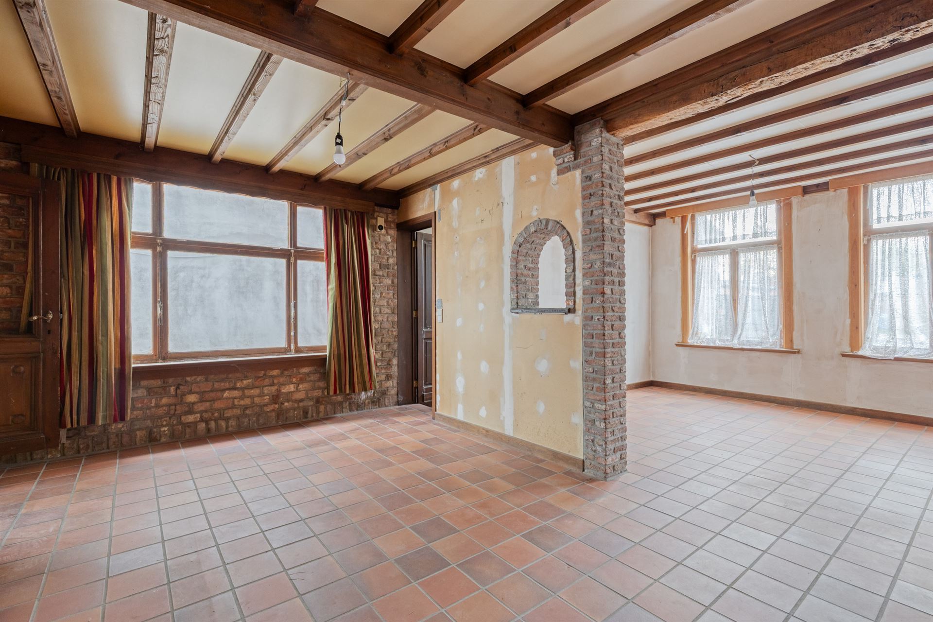 Te renoveren woning met tuin en garage - foto 2