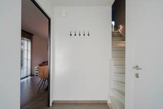 In een bijzonder rustige en kindvriendelijke woonwijk, waar buren elkaar nog kennen en kinderen zorgeloos kunnen spelen, bevindt zich deze...