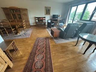 Dit ruim appartement met een bewoonbare oppervlakte van 116 m² is gelegen in een kleinschalige residentie, op een uitstekende locatie nabij het centrum van Edegem. Je geniet hier van een rustige woonomgeving met winkels, openbaar vervoer, scholen en andere voorzieningen op wandel- en fietsafstand.<br /><br />Het appartement beschikt over een lichtrijke leefruimte die uitgeeft op één van de twee terrassen, waardoor je op elk moment van de dag kan genieten van een aangename buitenruimte. Verder geniet het appartement van een aparte keuken, twee volwaardige slaapkamers, een badkamer, een tweede terras en een garage.<br /><br />Kortom, een appartement met 2 slaapkamers, 2 terrassen en heel wat potentieel, ideaal voor wie op zoek is naar een ruim appartement op een toplocatie in Edegem.<br /><br />De algemene voorwaarden van Dewaele DIY kunt u steeds raadplegen via dewaele.com.<br /><br />Dit pand is onderworpen aan de renovatieverplichting van de Vlaamse overheid voor residentiële gebouwen (behoudens bij sloop binnen 5 jaar na de aankoop). Consulteer voor meer informatie de website van het Vlaams Energie- en Klimaatagentschap via https://www.vlaanderen.be/een-woning-kopen/renovatieverplichting-voor-residentiele-gebouwen<br /><br />Bestuursmaatregelen in het maatregelenregister: ja