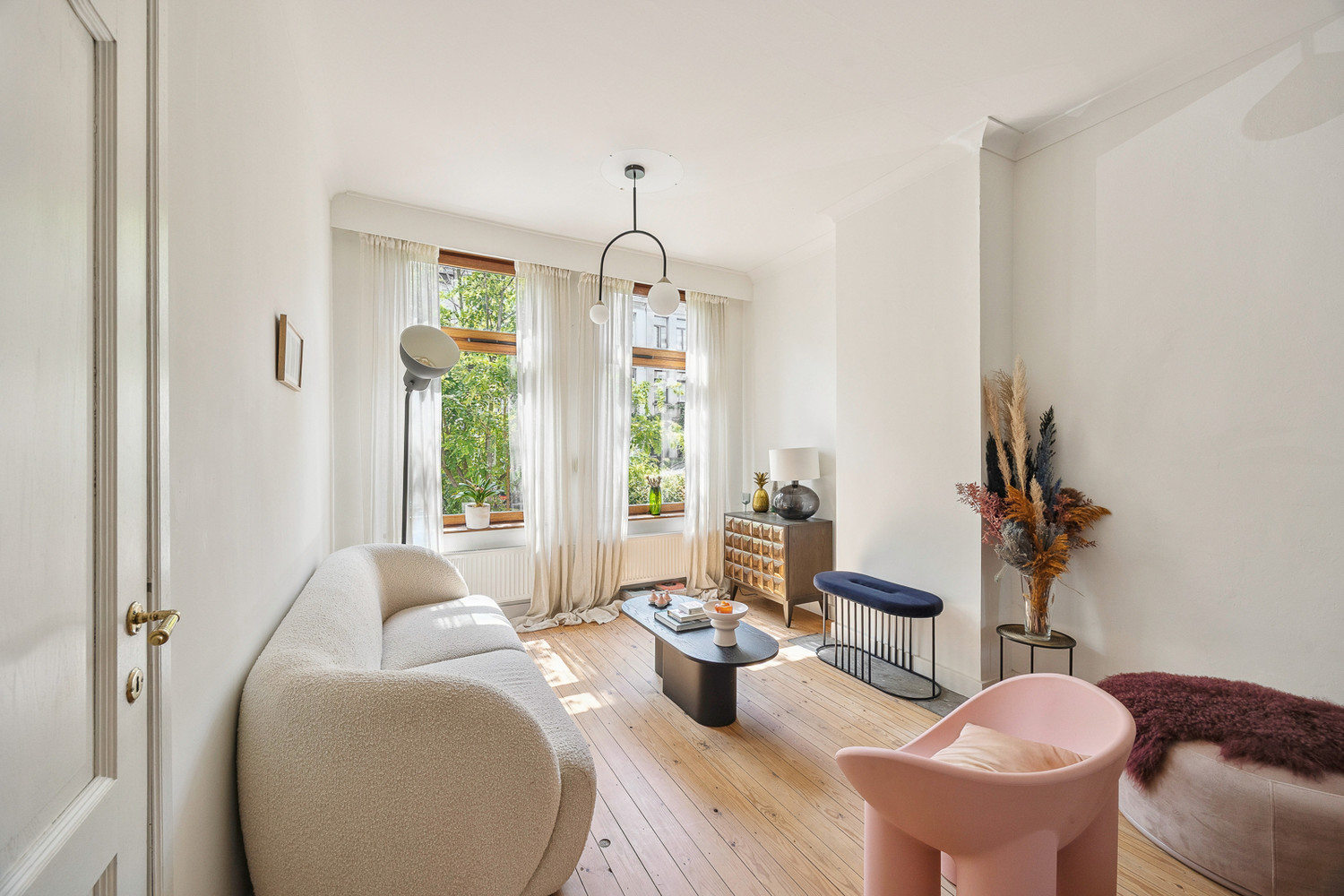 MATCHED kevin@wellimmo.net voor meer info! Instapklare en lumineuze herenwoning boordevol charme met aangename stadstuin in de Groenenhoek te Berchem- tot 5 slaapkamers - foto 1