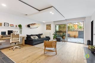 Découvrez ce luxueux appartement de plain-pied, situé dans un cadre unique près du parc Josaphat proche de la commission européenne , très...