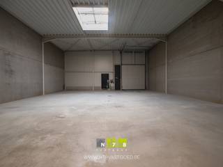 UNIT 16 (BLOK B) VAN 248M² GELEGEN OP HET IQ-PARK TE LANKLAAR.KENMERKEN- oppervlakte hal: 248m²- 1 sectionaalpoort (4.00m breed x 4.20m hoog)-...