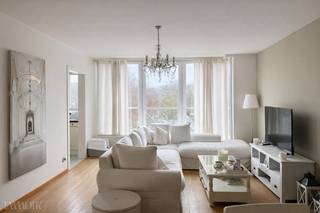 Het appartement geniet van een gunstige en gegeerde ligging in Brasschaat, met vlotte verbindingen naar het centrum, openbaar vervoer en...