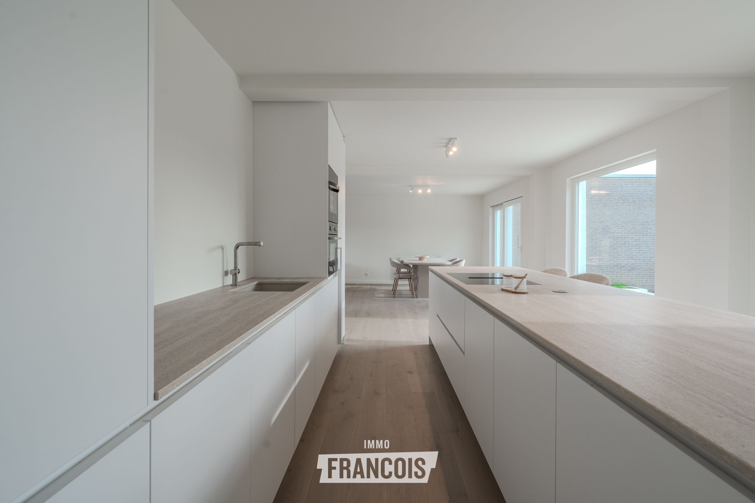 Recent gerenoveerde halfopen woning met 5 slaapkamers en ruim perceel van 633 m² in Leffinge - foto 4