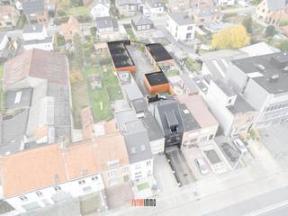 In het rustige en gegeerde Sint-Michiels (Brugge) bieden wij deze uiterst interessante opbrengsteigendom aan, bestaande uit een duplexappartement...