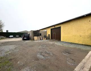 Commercial à louer à Oostrozebeke