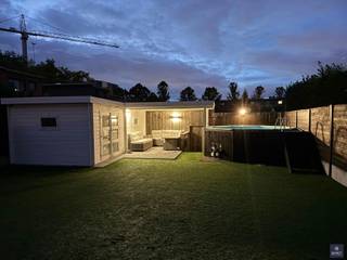 <p><span>RUIME HOB MET (MOG.) 5 SLPKS EN APARTE GARAGE </span></p><p><span> </span></p><p><span>Ben je op zoek naar een energiezuinige en goed gelegen gezinswoning in Hoboken? </span></p><p><span>Dan is deze charmante halfopen bebouwing met aparte garage achter de tuin zeker het ontdekken waard.</span></p><p><span> </span></p><p><span>De woning biedt verrassend veel ruimte en beschikt over maar liefst vijf mogelijke slaapkamers, ideaal voor een groot gezin, een combinatie van wonen en thuiswerken, of wie gewoon houdt van extra ruimte.</span></p><p><span> </span></p><p><span>Op het gelijkvloers geniet je van een lichtrijke leefruimte met open, fraaie en volledig uitgeruste keuken en uitzicht op de zonnige tuin met een ruim tuinhuis,</span><span> </span><span>waar het genieten is van het ingebouwde zwembad. </span></p><p><span>De eerste verdieping telt een grote slaapkamer met aparte dressing én een ruime bureauruimte. </span></p><p><span>De tweede verdieping is bereikbaar via een vaste trap en herbergt nog twee mooi afgewerkte kamers.</span></p><p><span> </span></p><p><span>Dankzij het gunstige EPC-label (B), de aanwezigheid van zonnepanelen met certificaten en een eigen laadpaal is deze woning ook helemaal toekomstgericht.</span></p><p><span> </span></p><p><span>Een instapklare woning op een rustige locatie, met veel troeven en aan een interessante prijs. Absoluut de moeite waard om te bezoeken!</span></p><p><span> </span></p><p><span> </span></p><p><span>Interesse ? Gelieve ons dan te contacteren op het nummer 03 775 41 88 of mail naar <span>kurt@vastgoed-smet.be</span></span><span> </span></p><p><span><span>www.vastgoed-smet.be</span></span></p><p><span> </span></p><p><span>“De verstrekte gegevens/informatie (zowel online als gedrukt) worden vrijblijvend verstrekt, enkel ter inlichting, zonder contractuele verbintenis of garantie van onzentwege en kunnen op ieder ogenblik gewijzigd worden”</span></p><p><span> </span></p>