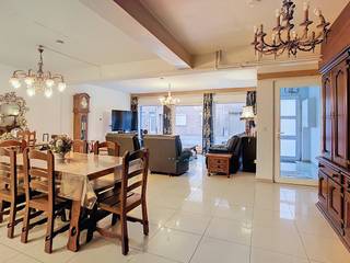 Spacieux appartement de 4 chambres au rez-de-chaussée (225 m²) à vendre sur la Heirbaan à Burcht, comprenant un garage double. L'EPC est désormais...