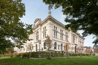 Architecturally refined, sustainable and interwoven with the dynamics of the city. In a prominent, visible location on the Leien in Antwerp, The Urban is rising, harmoniously combining living with bustling city life.  With the KMSKA, Lambermontplaats, Zuidpark and Marnixplaats within walking distance, the location can be described as excellent, to say the least. <br />The project comprises two commercial spaces, eight luxury apartments with two or three bedrooms, each with terraces overlooking the square, and a unique penthouse. <br />The flats are being built according to the “door-to-door” principle. The floor-to-ceiling windows with wide facades create an abundance of light and space. The penthouse has an exceptional facade width of 24 metres. The various terraces at the front and rear offer panoramic views of the city. <br />Sustainability and energy efficiency are central to the technical finish. All flats will have an E-level of E20 or lower thanks to heat pump technology, solar panels and triple glazing.<br />The buyer has the option of finishing the interior of the flats to their own taste, based on the estimates provided in the specifications.<br />Living comfort is enhanced by an underground car park.