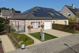 Welkom in deze bijzonder verzorgde halfopen bungalow, gelegen in een rustige en residentiële woonwijk in een doodlopende straat in Leuven. Hier...