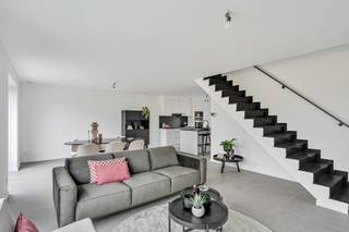 UNIEKE KANS:Er is een E-peil voorzien van E-7, waardoor u de eerste 5 jaar GEEN onroerende voorheffing betaald!Deze energiezuinig woning is gebouwd...
