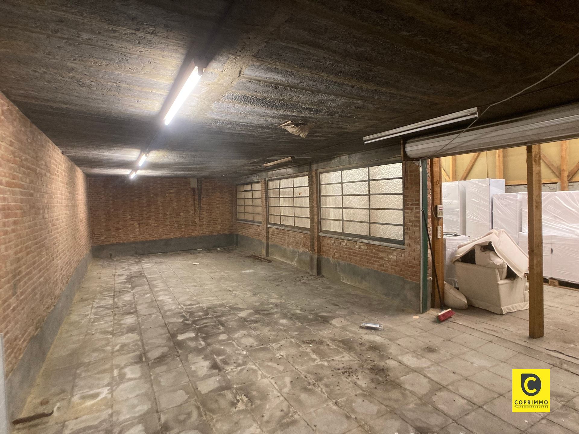 Magazijn met bureel op toplocatie! - foto 4