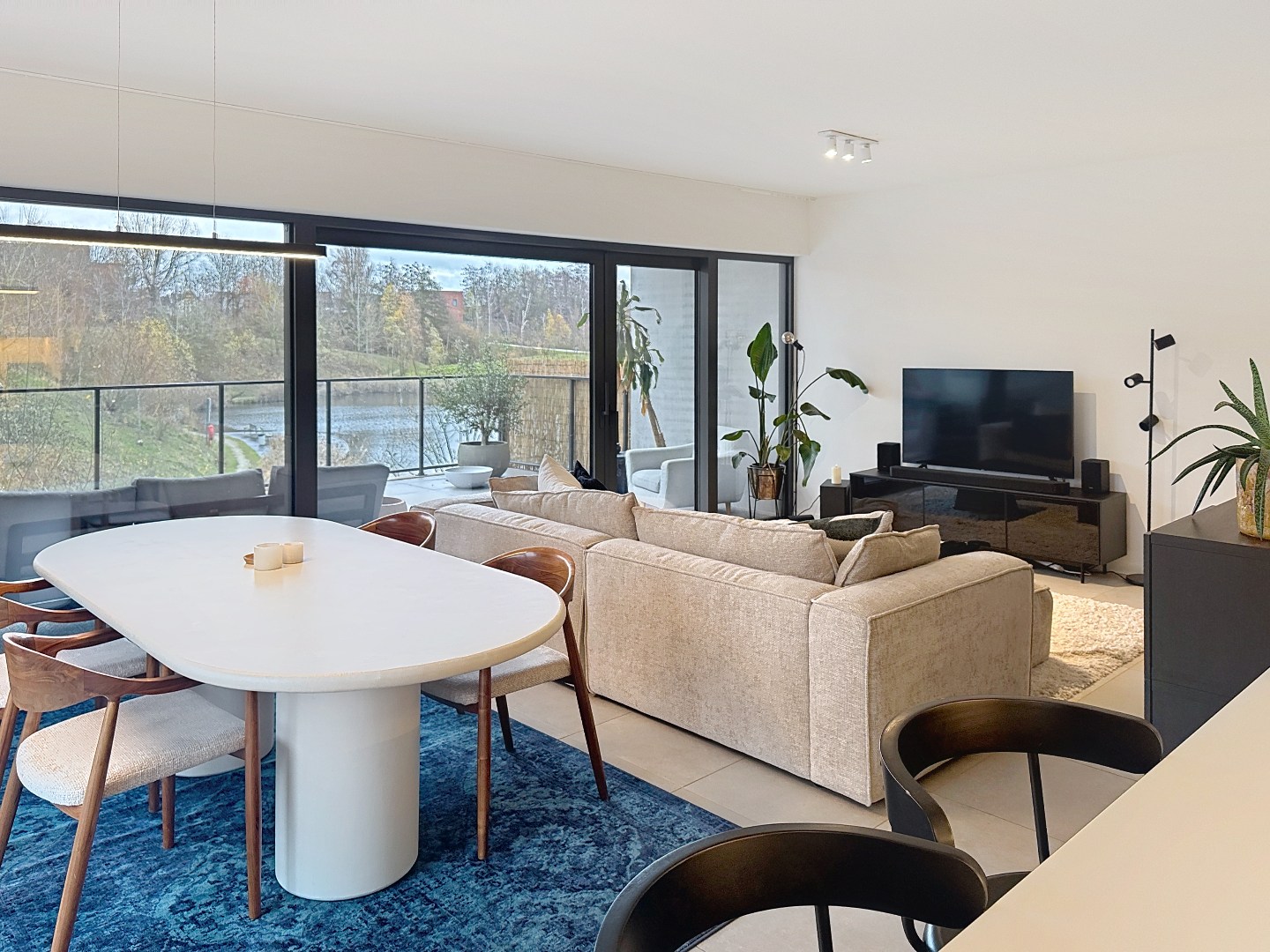 Te huur: ruim, luxueus appartement (111 m²) met groot terras - foto 2