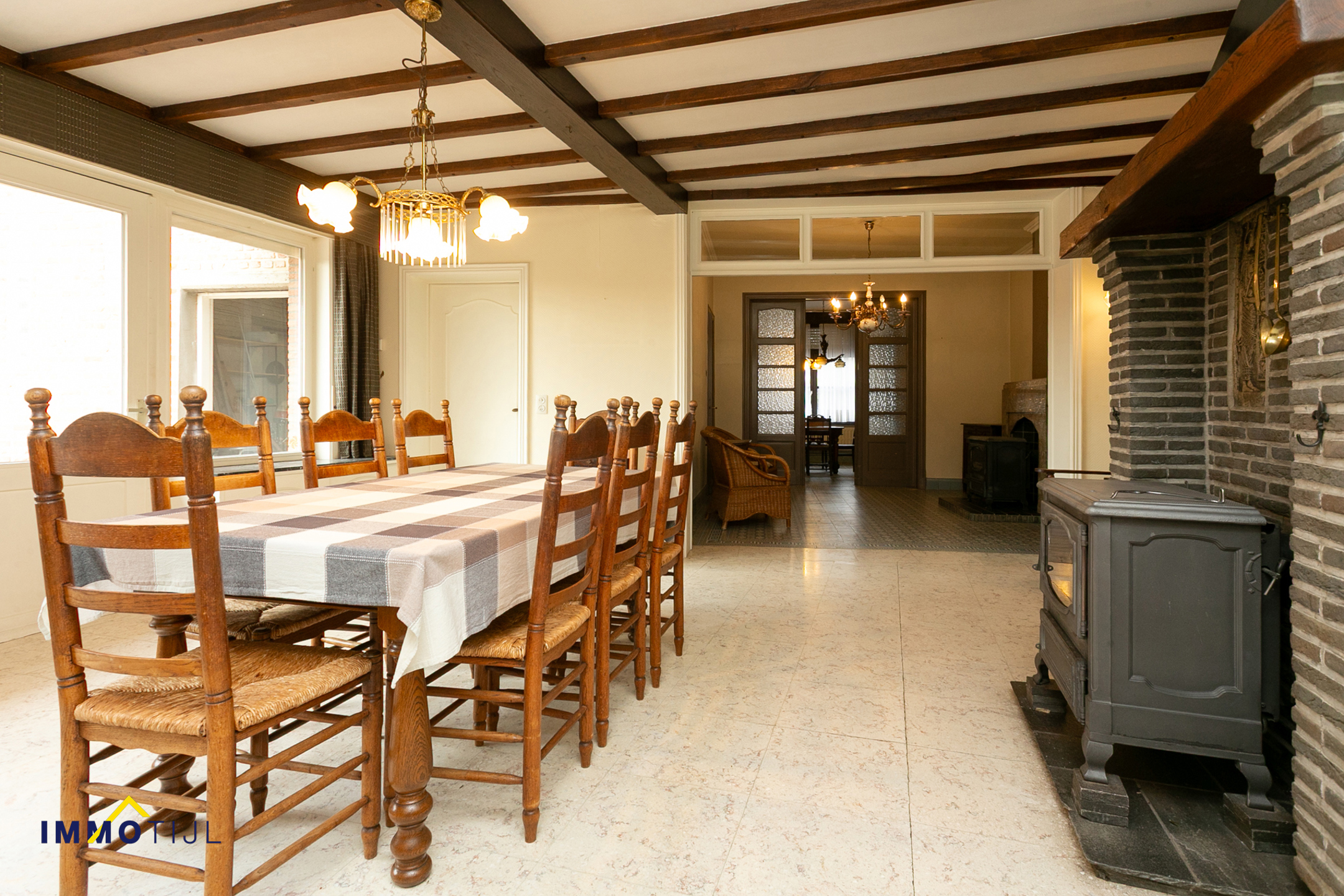 Ruime woning met prachtige gevel en tal van mogelijkheden! - foto 5