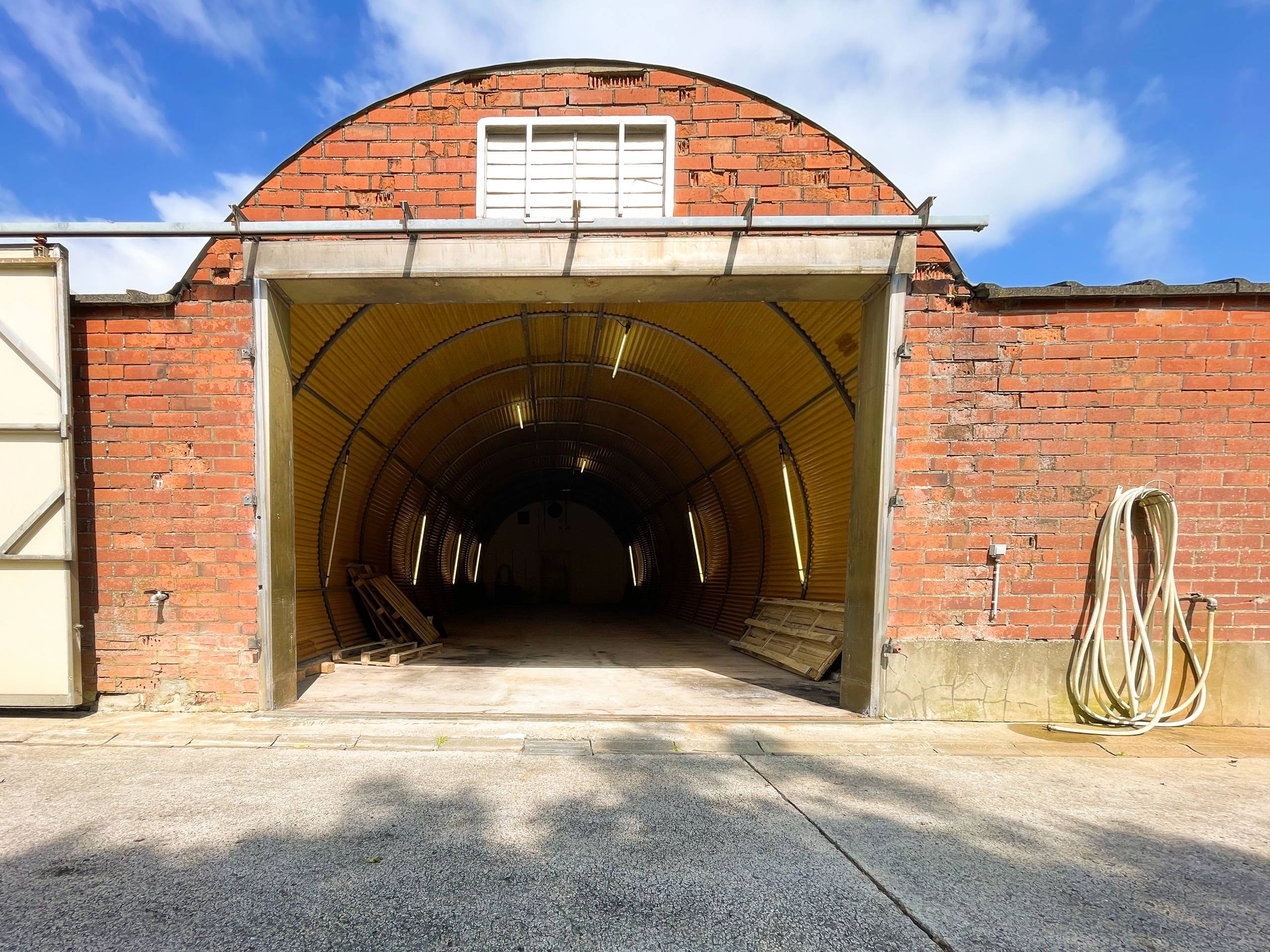 Ruime opslagruimtes van 110m² op gunstige locatie te Wingene - foto 3