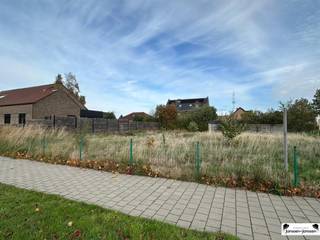 Mooi perceel bouwgrond van 416 m² dienstig voor halfopen bebouwing! Het perceel heeft een breedte van 13m op een diepte van 32m en is gelegen in...