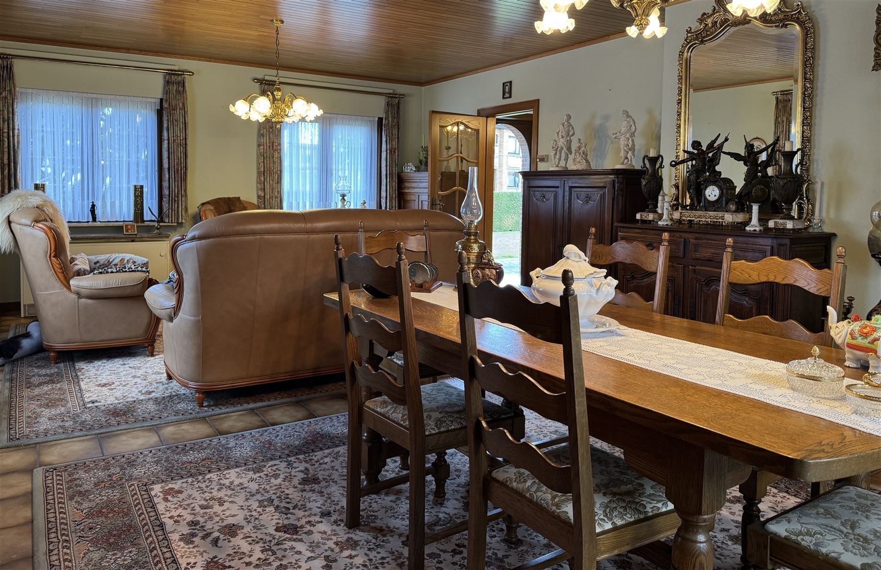 Ruime woning met drie slaapkamers en grote veranda - foto 4