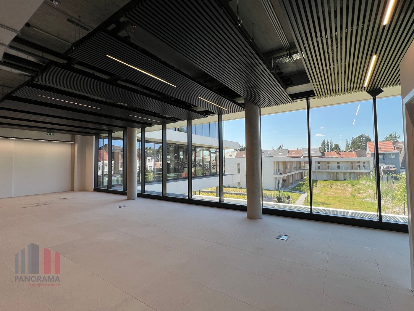 300 m² de nouveaux bureaux/polyvalents sur l'A12/R0 - photo 1
