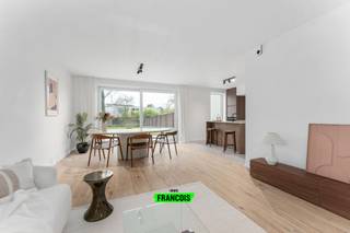 Huizen in afwerkingsfase - bezoek ter plaatse mogelijk op afspraak. <br /><br />4 strakke halfopen woningen. Grote percelen met Zuidwest gerichte tuin.<br /><br />Wandelafstand van strand. Inclusief tuinafwerking.<br /><br />Verlaagd BTW-tarief van 6% mogelijk. Lot 3 voldoet aan de 6% BTW voorwaarden.<br /><br />OMGEVING<br /><br />In Sint-Idesbald, op slecht 1.5 km van het strand ontwikkelt Potrell strakke nieuwbouwwoningen op grote zuidwest gerichte percelen (556 – 737 m²). De woningen liggen op wandelafstand van strand, bos en tegenover het duinreservaat “De Noordduinen”, ideaal voor wie rustig maar toch vlakbij het strand en de dorpskern wil wonen.<br /><br />INDELING<br /><br />Deze moderne woningen beschikken over een comfortabele leefruimte met open keuken en een aangename bureau/ speelhoek. Grote raampartijen geven zicht op de mooie tuin en creëren veel lichtinval, rekening houdend met privacy. Op de eerste verdieping ontdekken we de nachthal, een apart toilet, een ruime berging, een uitgeruste badkamer met inloopdouche, ligbad en dubbele wastafel en drie ruime slaapkamers. De woningen hebben verder de mogelijkheid om een carport te plaatsen en Potrell heeft de volledige buitenafwerking (oprit, terras, tuinafsluiting en inzaaien van het gras) reeds voorzien.<br /><br />E-PEIL 30<br /><br />Deze moderne nieuwbouwwoningen worden instapklaar en energiezuinig afgewerkt met een lucht-water warmtepomp, de nodige zonnepanelen en vloerverwarming om te voldoen aan het E-peil 30 (BEN woning). Je kiest zelf de afwerkingsmaterialen voor keuken, badkamer, vloer en binnendeuren. Zo kan je precies wonen zoals je het zelf wilt.