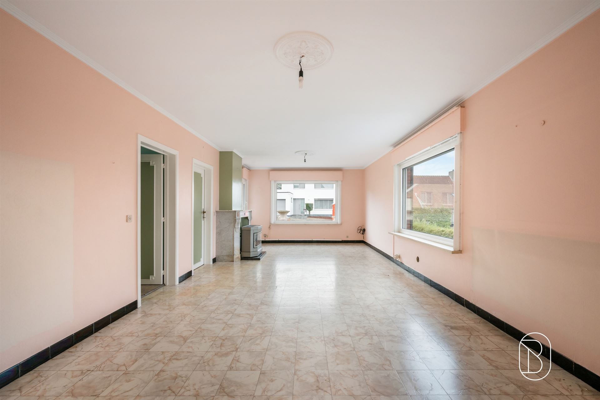 Quietly located 3-bedroom house with a large yard - photo 4