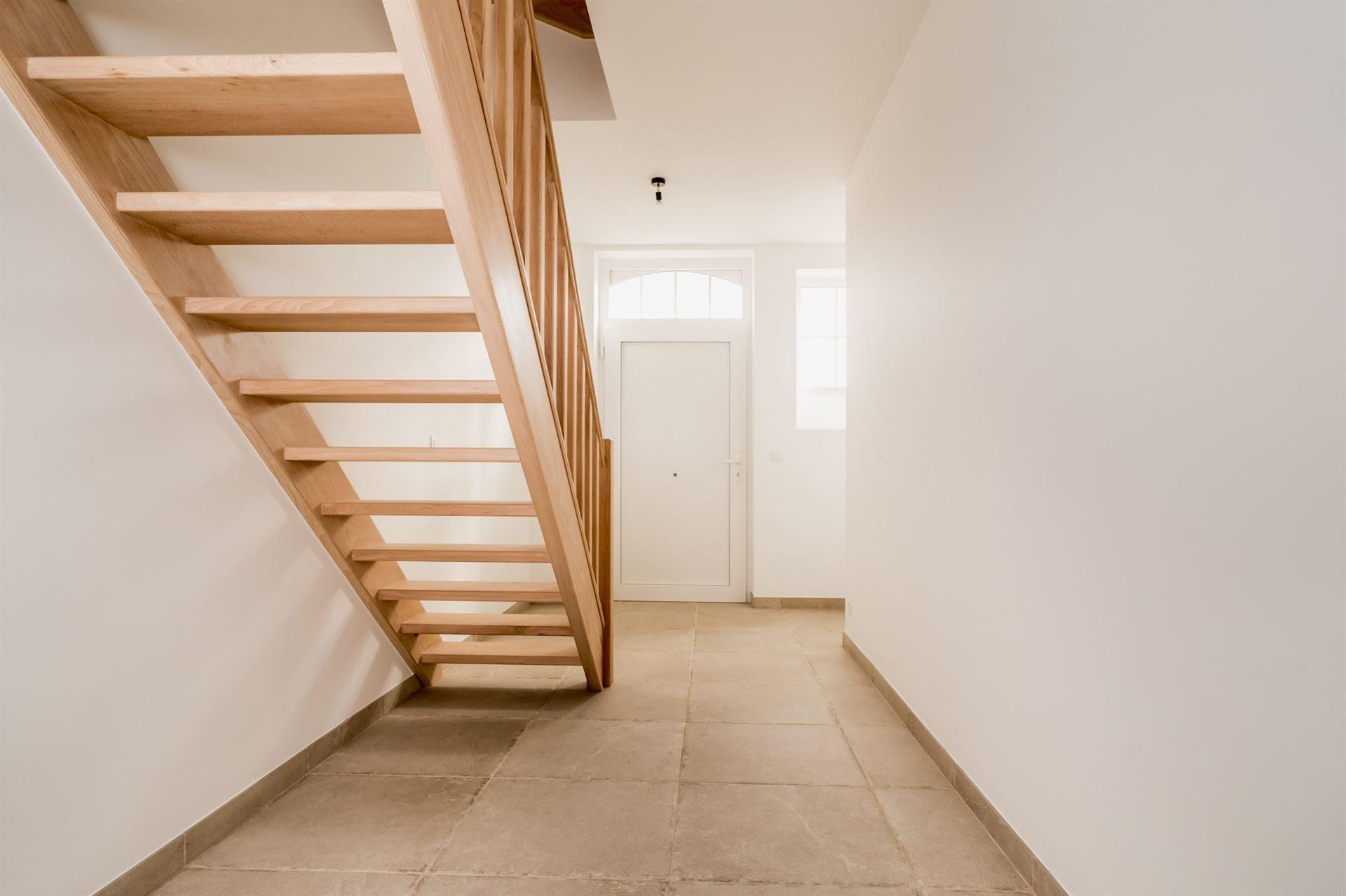 Moderne nieuwbouwwoning met 4 slpkm, tuin en garage  - foto 4