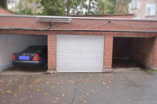 Garagebox (nr. 14) te huur aan €100/maand incl.de gemeenschappelijke kosten.Ideaal gelegen voor de studenten die met de wagen naar Gent komen.De...