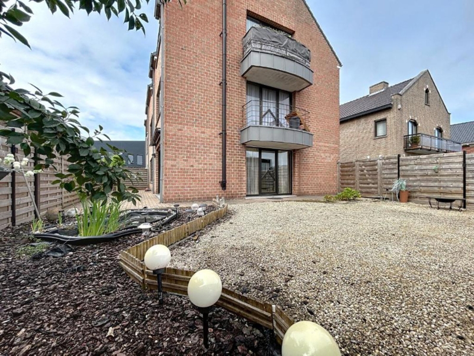 Instapklaar appartement met 2 slpks, garage en terrassen - foto 2