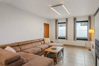 Ben je op zoek naar een instapklare woning nabij het centrum van Buggenhout? GEVONDEN!Deze woning is gelegen vlakbij openbaar vervoer, school,...