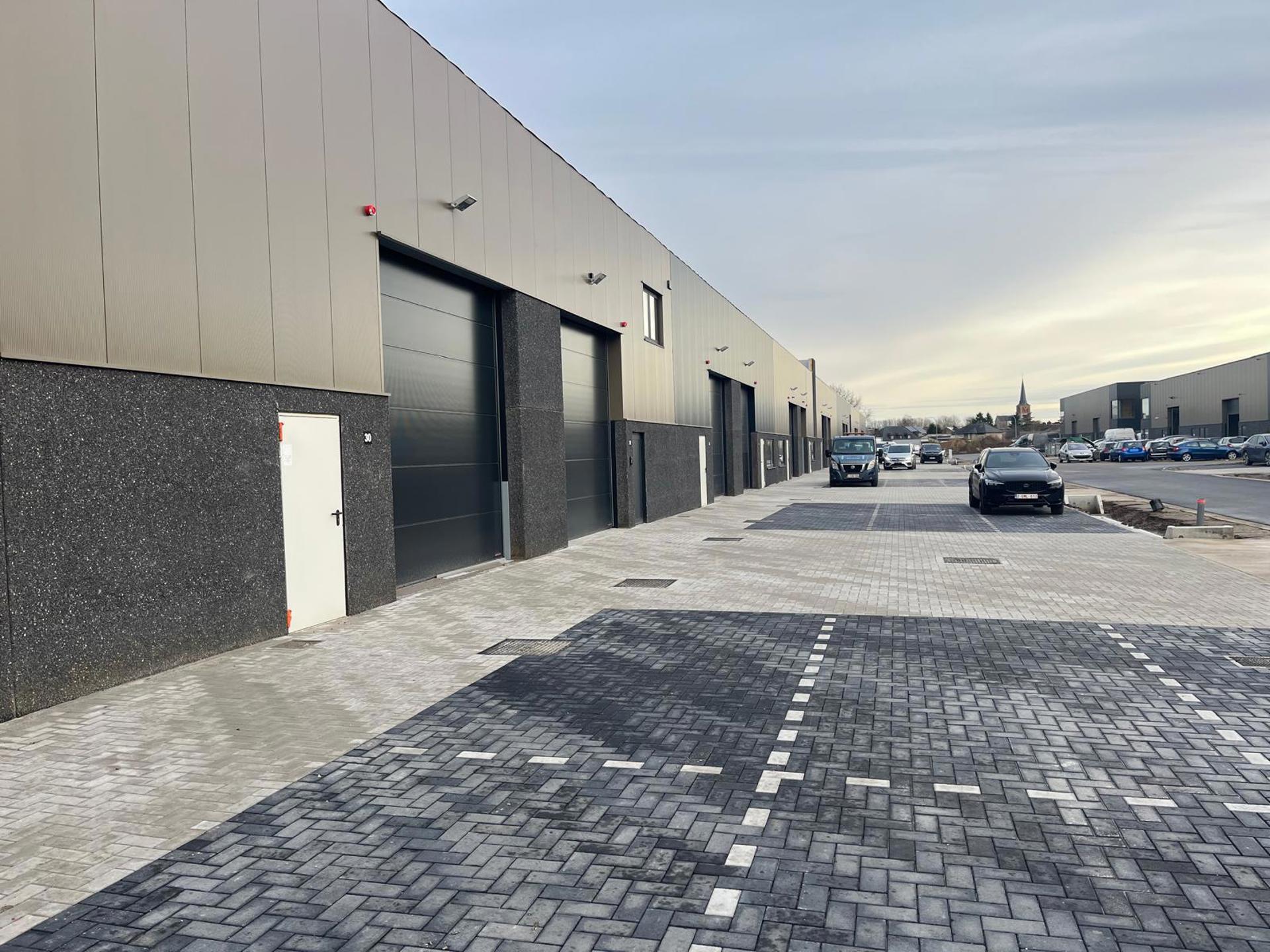Instapklaar magazijn 200m² te Ranst - foto 4