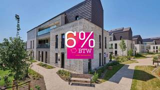 <span><strong>85% VERKOCHT! Grijp nu je kans alvorens het project is uitverkocht.<br />Geniet van 6% btw, zeer interessant voor investeerders en eigen bewoners! </strong>Informeer naar de voorwaarden. <span>Wij zijn elke woensdag van 13 uur tot 16 uur aanwezig</span>. Bekijk het volledig project op: https://www.jansenrealestate.be/agnetenpark/4764739/<strong><br /><br /><span>NIEUWE FASE</span>: </strong>assistentiewoningen in 'Residentie Armand Preud'homme'. <br /><br />Agnetenpark, Altijd thuis, overal dichtbij...</span><br /><br /><span>Agnetenpark is een échte nieuwe buurt met verschillende woningtypes voor iedereen en voor elke (gezins)situatie. Maar in Agnetenpark leef je niet alleen op maat van de mensen maar ook op maat van morgen. Zo is er aandacht voor duurzame energie - denk maar aan zonnepanelen, geothermie (warmtepomp met aardwarmte) en waterrecuperatie - én duurzame mobiliteit. De woningen dragen ook het BEN-label (Bijna Energie Neutraal). Het E-peil ligt onder E20 waardoor er 5 jaar vrijstelling is op het kadastraal inkomen. </span><br /><br /><span>Er wordt een nieuw buurtpark aangelegd aan de Kloosterstraat waardoor je kan genieten van het uitbundige groen tijdens een rustgevende wandeling of een gezellige namiddag met buren en vrienden.</span><br /><br /><span>Ook wordt er in Agnetenpark gezorgd voor het beste wooncomfort. Alle afwerkingskeuzes werden gemaakt én is er standaard vloerverwarming voorzien. Ondergrondse staanplaatsen, kelder- en fietsenbergingen zorgen voor het mobiele comfort. Verder zorgen de kwalitatieve afwerking en veel lichtinval in de leefruimtes voor een heerlijk thuis-gevoel. Op de ruime terrassen is er uitzicht over de stad Peer en het uitbundige groen. </span><br /><br /><span>Aan de straatkant van de residentiële site bevinden zich de </span><strong>Kopwoningen</strong><span>. Deze één- en tweeslaapkamerappartementen hebben een oppervlakte van 73 tot 118m² en hebben zuid-gerichte terrassen van 7 tot maar liefst 60m². </span><br /><br /><span>De </span><strong>Parkwoningen</strong><span> liggen in het hartje van Agnetenpark. Deze zijn elk vernoemd naar grote kunstenaars geboren in Peer en bestaan uit één- en tweeslaapkamerappartementen van 64 tot 120m² met een terras van 6 tot 46m². In de volgende fase worden hier appartementen voor senioren gebouwd, waar je op elk moment, nu of later, kan intekenen voor de hulp van een woonassistent.</span><br /><br /><span>Er zijn ook 5 </span><strong>Walwoningen</strong><span> die het project ontsluiten met elk hun specificaties. De oppervlaktes lopen van 78 tot 135m² met terrassen van 10 tot 56m². Gelijkvloerse appartementen beschikken over een tuin van 44 tot 116m². Deze walwoningen beschikken over één-, twee- of drieslaapkamerappartementen. <br /><br />Een gevarieerd aanbod met een topafwerking, zorg voor de toekomst, het heden en het verleden, dat is wat het groene project Agnetenpark omschrijft. Bovendien kan je aankopen aan 6% btw (ovw).<br /><br />In dit project is geïnvesteerd in een efficiënt en duurzaam geothermisch verwarming en koeling systeem (KWO systeem) dat samen met zonnepanelen en warmtepompen zorgt voor een zeer lage energiefactuur. Meer info over dit systeem vind je hier: www.jansenrealestate.be/wat-is-een-kwo-systeem<br /><br />Neem vandaag nog contact op voor een afspraak op 011 39 90 50. Spring ook eens binnen in het dienstencentrum De Perelaar gelegen op de site van Agnetenpark.<br /><br /><em>Getoonde renders en plannen zijn indicatief.</em></span>