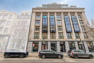 Handelspand van ca. 220 m² te huur op topligging in Kortrijk. Het pand is gelegen nabij het Schouwburgplein en de Grote Markt...