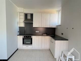 Instapklaar appartement te huur in het centrum van Westmalle! Het appartement is gelegen op de 2de verdieping (geen lift). Openbaar vervoer op...