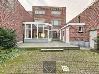 Benaderende OPPERVLAKTEN:Constructie - bruikbare vloeroppervlaktenWoning: 303 m²Magazijn: 320 m²GrondoppervlakteTotale grondoppervlakte: 518...