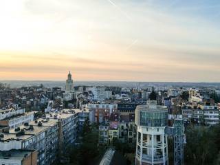 Vlakbij de gewilde Molièrelaan, achter een elegant metaal hek, staat de Marconi-watertoren die in 1904 werd gebouwd. Hij werd tot 1934...