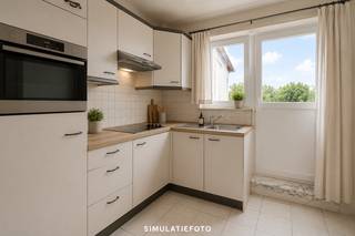 TE KOOP GERAARDSBERGEN<br />Dit instapklare appartement bevindt zich op de eerste verdieping van een rustige residentie in het gezellige Moerbeke. Dankzij de centrale ligging heb je werkelijk alles binnen handbereik: winkels, slagers, bakkers, openbaar vervoer,…<br />De indeling is doordacht en praktisch: een lichtrijke leefruimte, een volledig ingerichte keuken, een badkamer, een apart toilet, één slaapkamer en een aangenaam terras waar je heerlijk kan ontspannen. Extra troef: Er is een parkeerplaats voorzien direct voor het gebouw.<br /><br />Bent u op zoek naar een uitstekende investering in vastgoed? Deze opbrengsteigendom biedt een unieke kans! Het appartement is vlot verhuurbaar, wat zorgt voor een correcte inkomstenstroom. Dit maakt het pand ideaal voor investeerders die op zoek zijn naar een zorgeloze investering met een aantrekkelijk rendement.<br /><br />Interesse om deze eigendom te bezichtigen? Neem vandaag nog contact met ons op!
