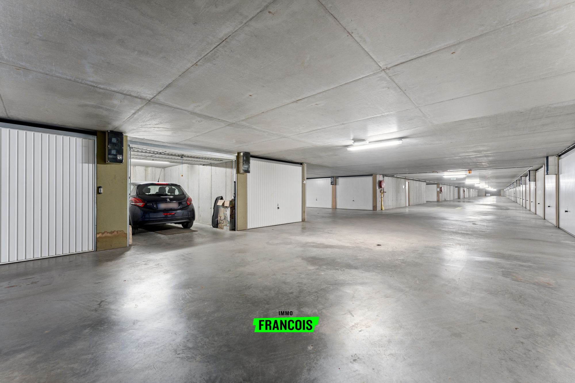 Ruime garagebox in recente residentie te koop te Blankenberge - foto 2