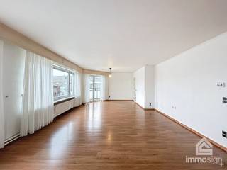 PLUSPUNTEN:+ bewoonbare oppervlakte: 100 m²+ 3 slaapkamers+ 2 balkons+ garage+ top locatie+ lift aanwezig+ gemeenschappelijke kost: 50 euro+...