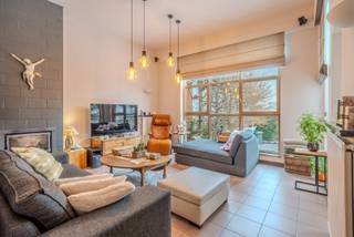 Droomt u van een zaak aan huis of simpelweg veel plek? Deze woning op een strategische locatie biedt de perfecte balans. Ideaal voor een...