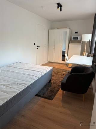 <p><span>Welcome to this luxury student room in the heart of Heverlee, ideal for those looking for a combination of rest and study. This luxury student room has a living area of 17m².</span></p><p><span>Upon entering, you will find a bright and inviting space, with sleek modern finishes that create a real sense of home. This luxury room also has access to the communal terrace.</span></p><p><span>The bedroom is practical with ample storage space and offers direct access to a stylish bathroom with modern amenities that will give you a moment of relaxation after a long day.</span></p><p><span>Cooking can be done in the common kitchen equipped with all comforts. The room also features a breakfast block.</span></p><p><span>Located in a quiet neighborhood, yet close to all necessary amenities, this Luxury student room offers the best of both worlds. Close to Campus Heverlee, Ku Leueven and Imec.</span></p><p><span>Heverlee station is within walking distance.</span></p><p><span>Interested? Then send a quick email to <span>Johanjacobs@janssenenjanssen.be</span></span><span> or contact us on 0497/44 04 10.</span></p><p><span> </span></p><p><span>the price does not include 21% VAT!!!</span></p><p><span> </span></p>