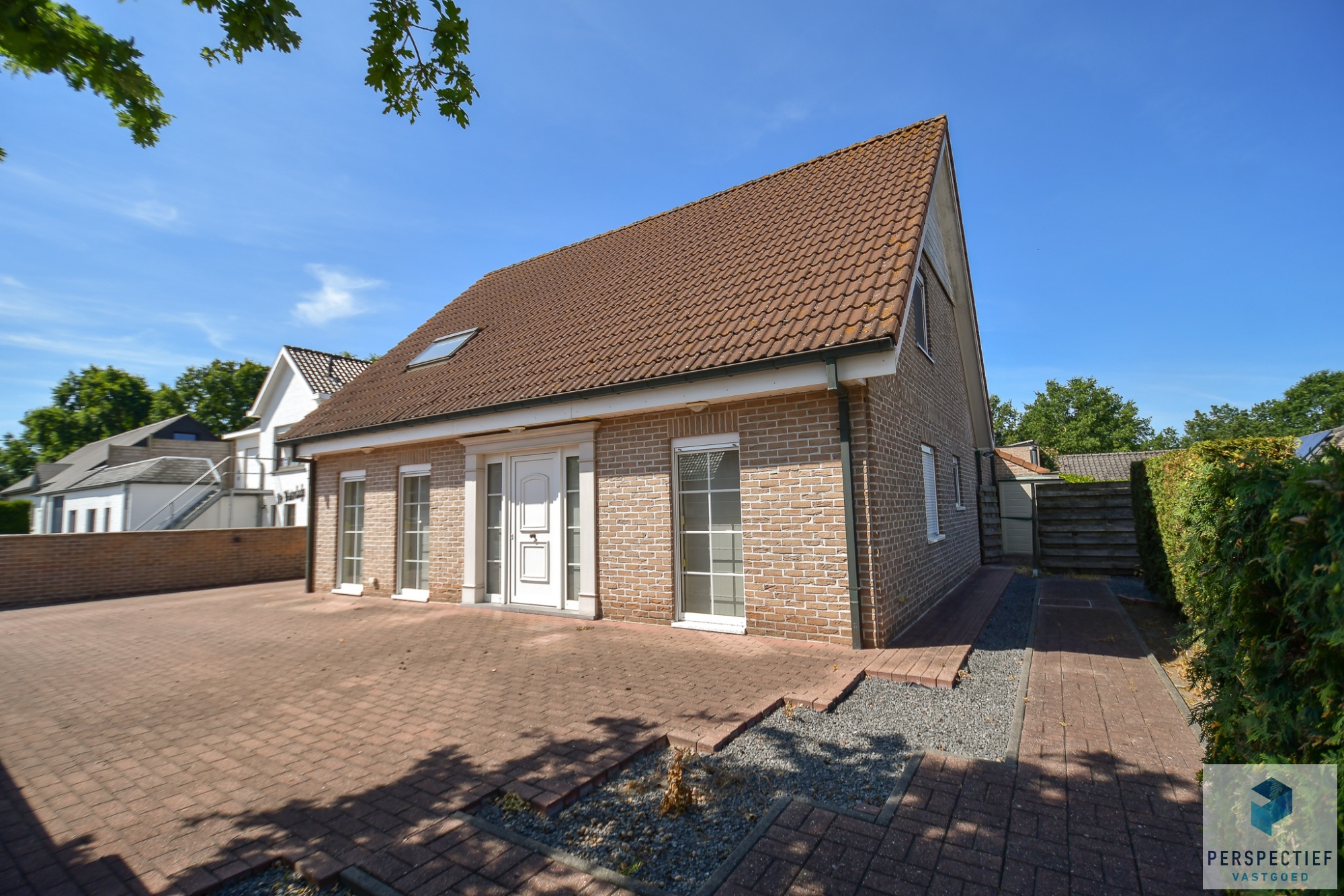 Unieke villa met dubbele garage en opslagplaats/ loods in rustige omgeving - foto 5