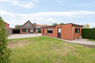 GEZELLIGE GEZINSWONING OP ROYAAL PERCEEL MET TUIN EN GARAGEOp zoek naar een woning met ruimte, privacy en tal van mogelijkheden? Deze open bebouwing...