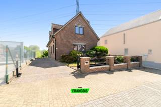House for sale in Halle