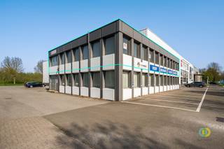 <p><span>This office floor is completely ready to occupy and offers a pleasant and professional working environment with several individual office spaces. Each desk is equipped with its own air conditioning system so that everyone can work in comfort, regardless of the season. Upon entering, you will find yourself in a nice reception area where visitors and clients can be warmly welcomed. There is also a kitchen, perfect for relaxing during breaks. Moreover, the building is excellently located near the E19, with an easy connection to both Vilvoorde and Zemst. Ideal for those who find accessibility and comfort important in a professional setting. </span></p>