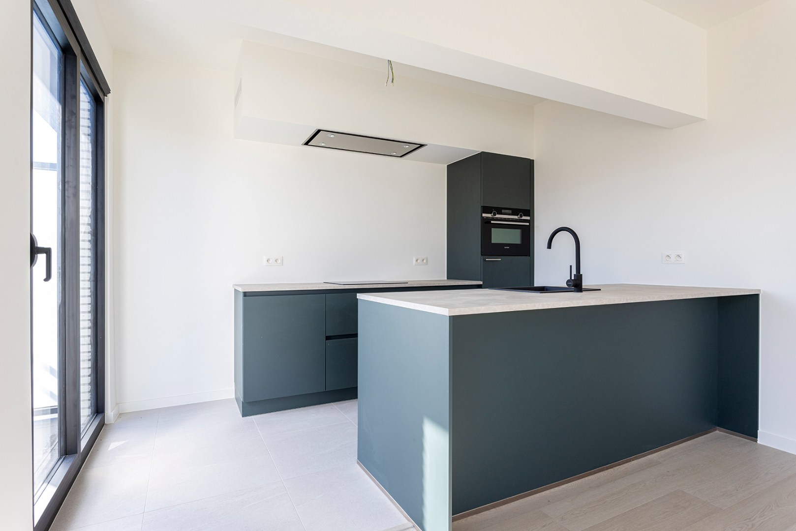 Ruim vernieuwbouw 2-slaapkamer appartement nabij De Roma! - foto 5