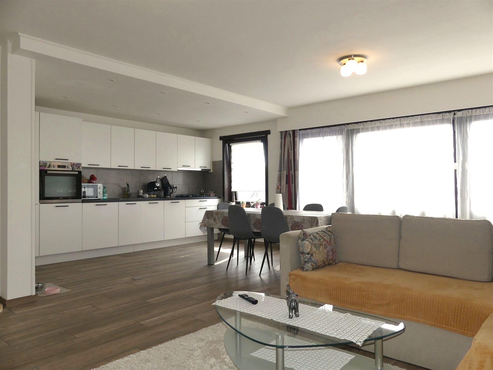 Gezellig appartement met 2 ruime slaapkamer, balkon en ondergrondse parkeerplaats - foto 3