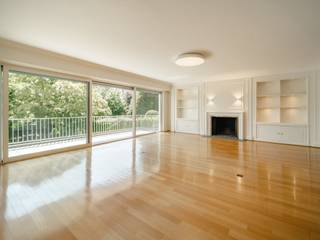 Ideaal gelegen in de wijk Prins van Oranje, verscholen in weelderig groen, biedt dit appartement een bruto vloeroppervlakte van circa 291 m²...