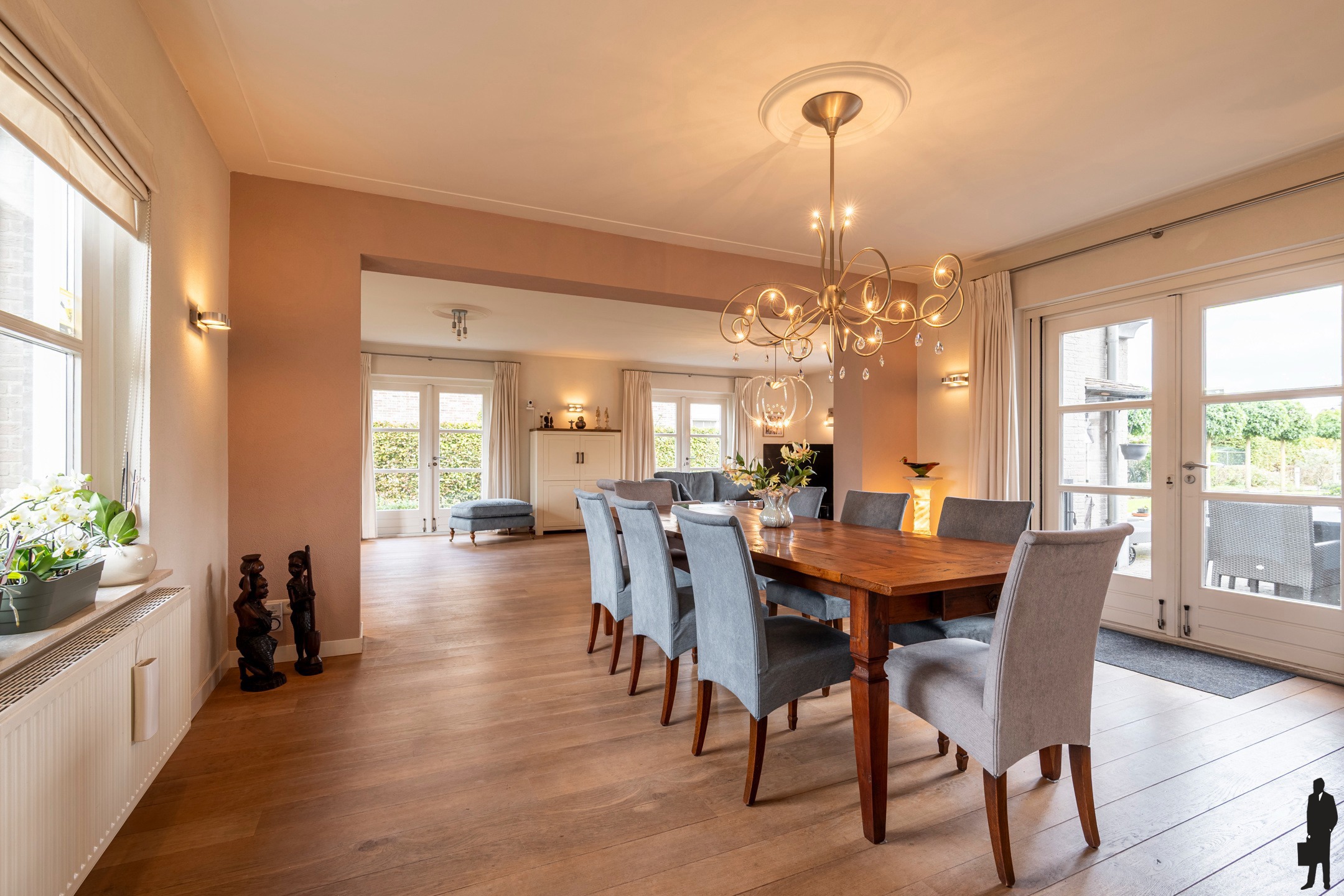 Ruime villa met dubbele garage op 1.429m² grond. - foto 4