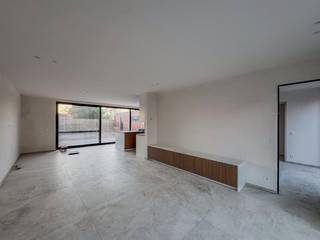 In Klerken, deelgemeente van Houthulst, bevindt zich deze prachtige nieuwbouwwoning.Deze woonst, gebouwd in 2024/2025, is gelegen op een...