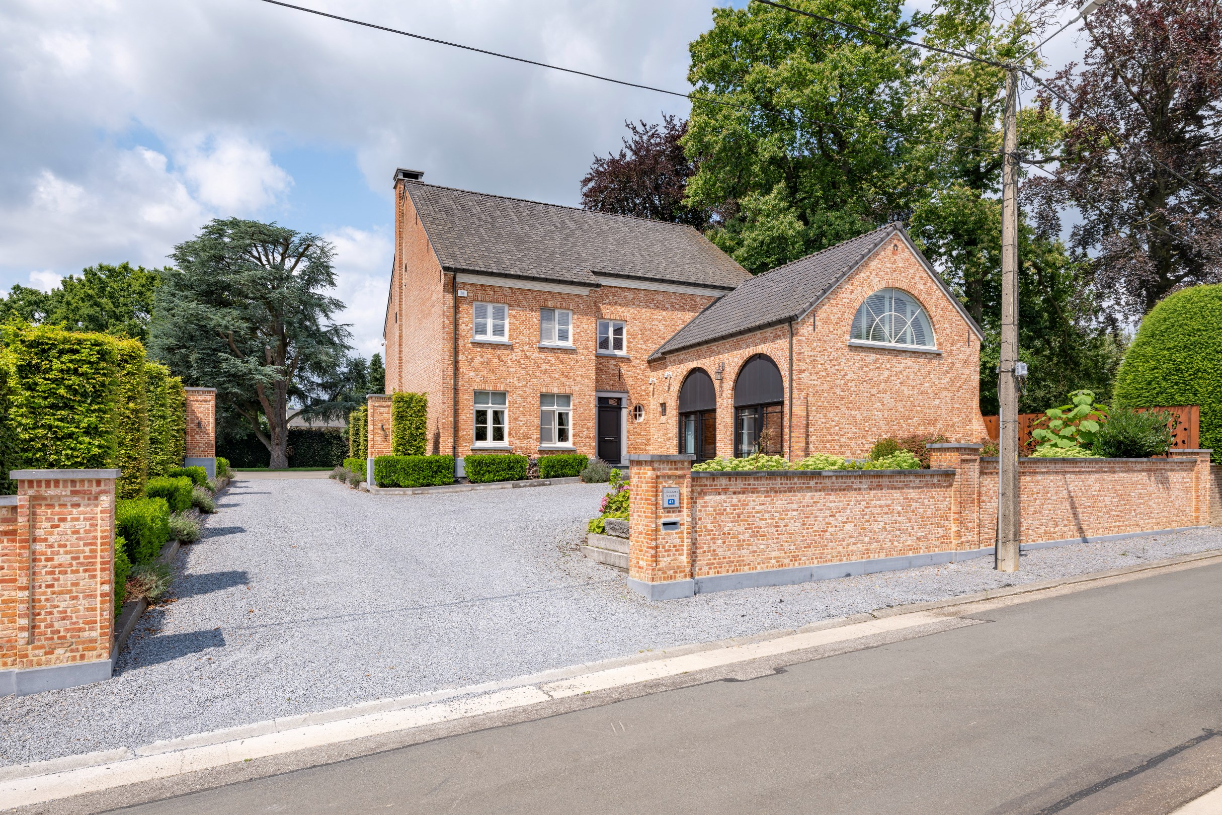 Spacious villa with 5 bedrooms on 24 acres located - photo 2